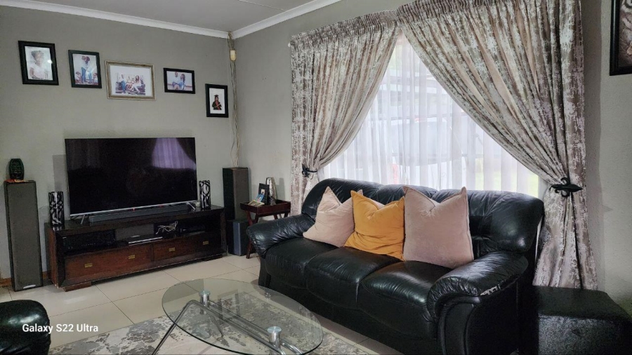 3 Bedroom Property for Sale in Tlhabane North West